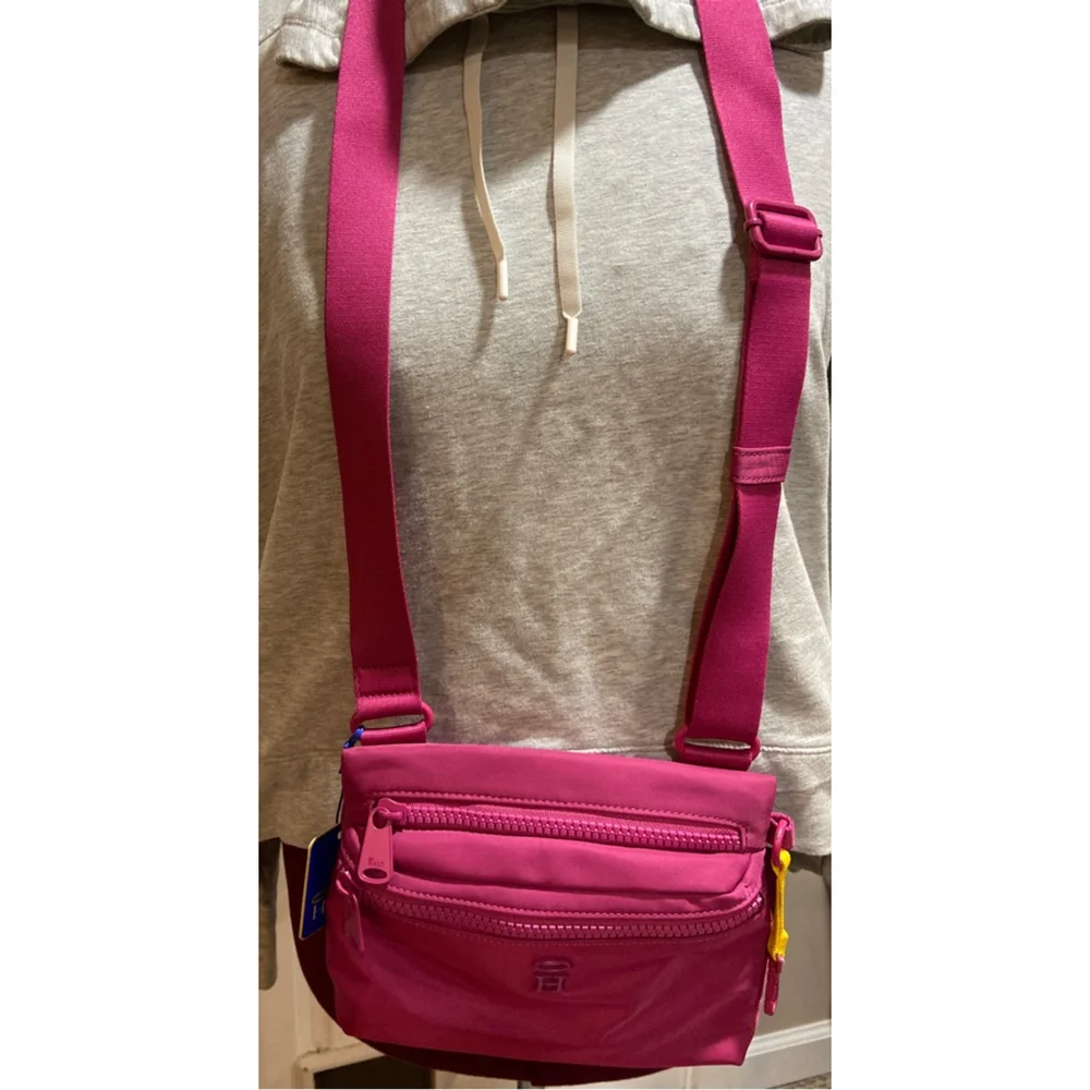 NWT Halo Crossbody bag – small – pink - multi pocket – adjustable‎ strap